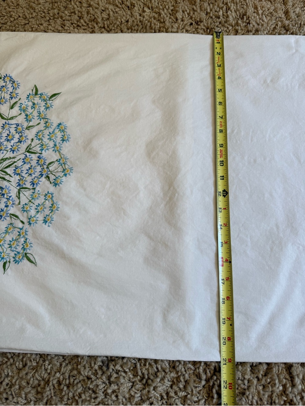 VTG Pair Embroidered Pillowcases Blue Flower Basket Cottagecore Crochet Edge - Picture 15 of 15